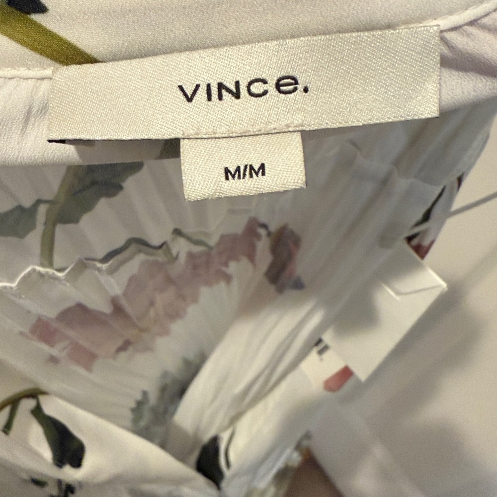 Vince Wilted Peony top NWT size med - Picture 7 of 9